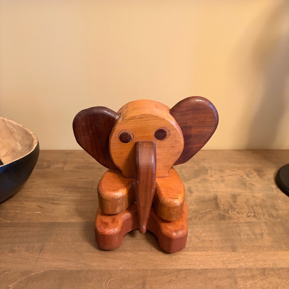 Nursery Hand Carved Bear Mid-Modern Century Sculptor Harlan Taige